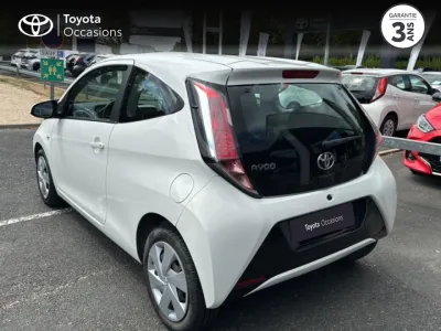 TOYOTA Aygo 1.0 VVT-i 69ch x-play x-touch 3p occasion 2017 - Photo 2