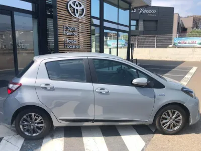 TOYOTA Yaris 100h Dynamic 5p occasion 2017 - Photo 4