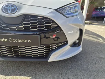 TOYOTA Yaris 116h GR Sport 5p MY22 occasion 2023 - Photo 2