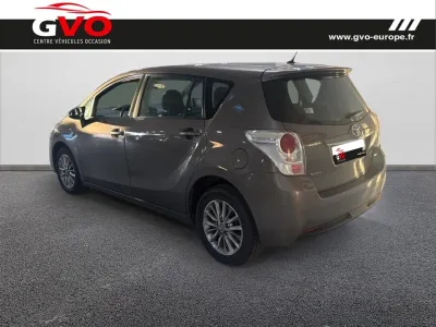 TOYOTA Verso 112 D-4D SkyBlue 7 places occasion 2016 - Photo 2