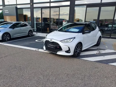 TOYOTA Yaris 116h GR Sport 5p MY22 occasion 2023 - Photo 2