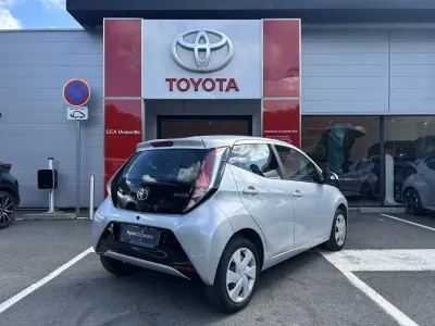 TOYOTA Aygo 1.0 VVT-i 69ch x-play 5p occasion 2017 - Photo 4