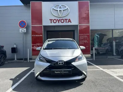TOYOTA Aygo 1.0 VVT-i 69ch x-play 5p occasion 2017 - Photo 2