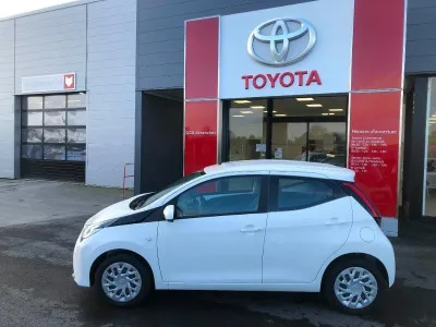 TOYOTA Aygo 1.0 VVT-i 72ch x-play 5p occasion 2018 - Photo 2