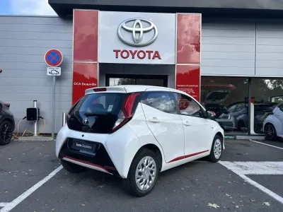 TOYOTA Aygo 1.0 VVT-i 72ch x-play x-app x-shift 5p MC18 occasion 2019 - Photo 4