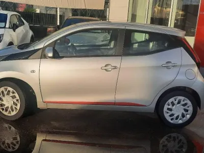 TOYOTA Aygo 1.0 VVT-i 72ch x-play x-app 5p MC18 occasion 2019 - Photo 4