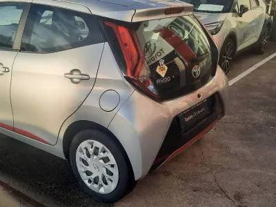 TOYOTA Aygo 1.0 VVT-i 72ch x-play x-app 5p MC18 occasion 2019 - Photo 3