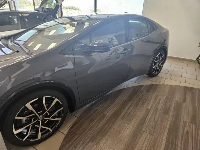 TOYOTA Prius Rechargeable 2.0 Hybride Rechargeable 223ch Design (sans toit panoramique) occasion 2025 - Photo 4