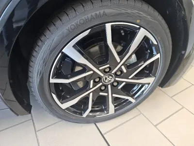 TOYOTA Prius Rechargeable 2.0 Hybride Rechargeable 223ch Design (sans toit panoramique) occasion 2025 - Photo 2