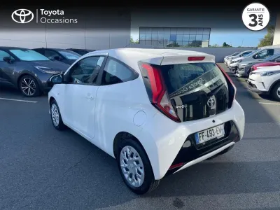 TOYOTA Aygo 1.0 VVT-i 72ch x-play 3p occasion 2019 - Photo 2