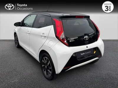 TOYOTA Aygo 1.0 VVT-i 72ch x-night 5p MY21 occasion 2021 - Photo 2