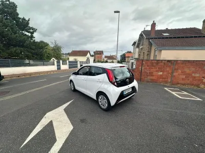 TOYOTA Aygo 1.0 VVT-i 72ch x-play 5p MY21 occasion 2021 - Photo 2