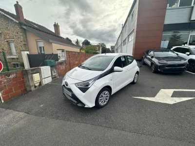 TOYOTA Aygo 1.0 VVT-i 72ch x-play 5p MY21 occasion 2021 - Photo 1