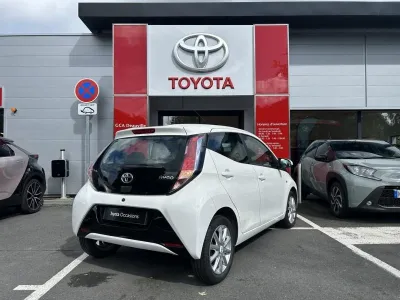 TOYOTA Aygo 1.0 VVT-i 69ch x-play x-shift 5p occasion 2015 - Photo 4