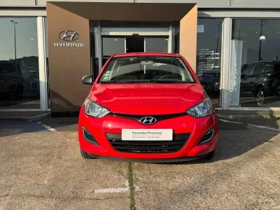 HYUNDAI i20 1.1 CRDi75 PACK Evidence Blue Drive occasion 2013 - Photo 2