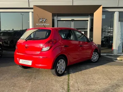 HYUNDAI i20 1.1 CRDi75 PACK Evidence Blue Drive occasion 2013 - Photo 4