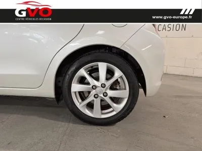 TOYOTA Yaris HSD 100h Style 5p occasion 2014 - Photo 4