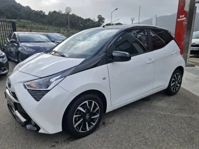 TOYOTA Aygo 1.0 VVT-i 72ch x-night 5p MY21 occasion 2021 - Photo 2