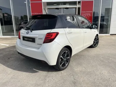 TOYOTA Yaris 100h Collection 5p occasion 2016 - Photo 2