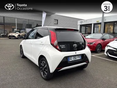 TOYOTA Aygo 1.0 VVT-i 72ch x-night 5p MY21 occasion 2021 - Photo 2