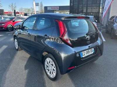 TOYOTA Aygo 1.0 VVT-i 72ch x-play 5p occasion 2018 - Photo 2