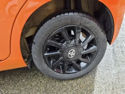 TOYOTA Aygo 1.0 VVT-i 72ch x-cite x-shift 5p occasion 2019 - Photo 3