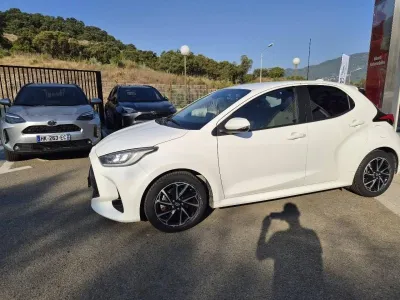 TOYOTA Yaris 116h Design 5p MY22 occasion 2023 - Photo 3