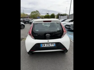 TOYOTA Aygo 1.0 VVT-i 72ch x-play 5p occasion 2018 - Photo 3