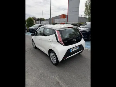 TOYOTA Aygo 1.0 VVT-i 72ch x-play 5p occasion 2018 - Photo 2