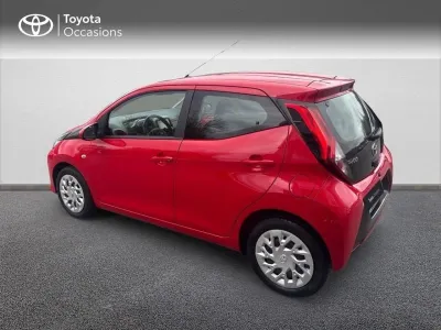 TOYOTA Aygo 1.0 VVT-i 69ch x-play x-shift 5p occasion 2019 - Photo 2