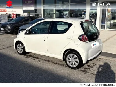 TOYOTA Aygo 1.0 VVT-i 68ch Dynamic 5p occasion 2014 - Photo 2