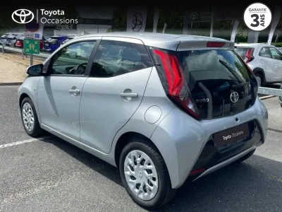 TOYOTA Aygo 1.0 VVT-i 72ch x-play x-shift 5p occasion 2020 - Photo 2