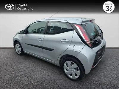 TOYOTA Aygo 1.0 VVT-i 69ch x-play x-shift 5p occasion 2017 - Photo 2