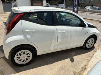 TOYOTA Aygo 1.0 VVT-i 72ch x-play 5p MY21 occasion 2021 - Photo 4
