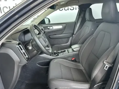 VOLVO XC40 T3 163ch Momentum Geartronic 8 occasion 2021 - Photo 4