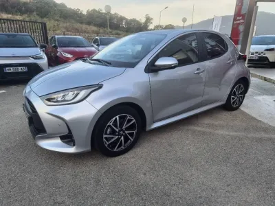 TOYOTA Yaris 116h Design 5p MY22 occasion 2023 - Photo 4