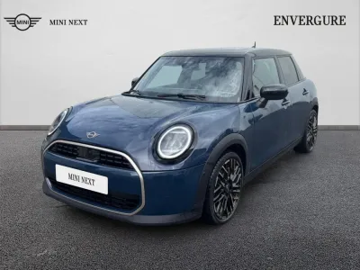 MINI Cooper 5 Portes C 156ch Favoured DKG7 occasion 2024 - Photo 1