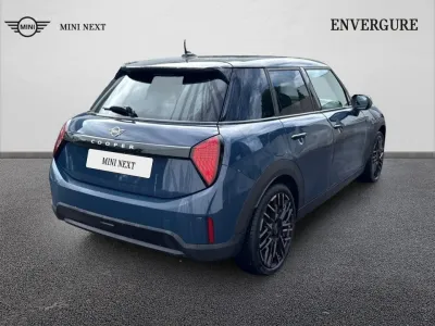 MINI Cooper 5 Portes C 156ch Favoured DKG7 occasion 2024 - Photo 2