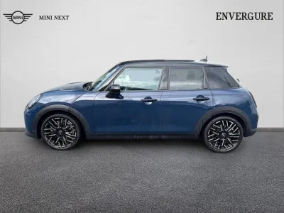 MINI Cooper 5 Portes C 156ch Favoured DKG7 occasion 2024 - Photo 3