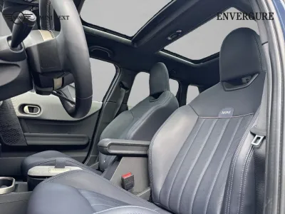 MINI Cooper 5 Portes C 156ch Favoured DKG7 occasion 2024 - Photo 4