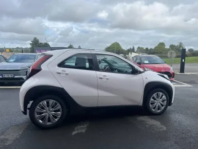 TOYOTA Aygo X 1.0 VVT-i 72ch Dynamic occasion 2023 - Photo 3
