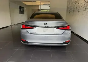 Image principale véhicule LEXUS ES