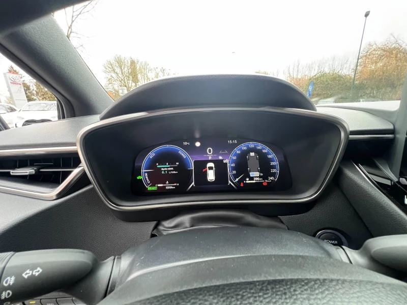 toyota-corolla-touring-spt-1-8-140ch-design-my23-9-saint-arnoult-10
