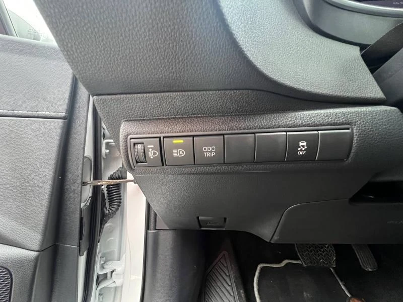 toyota-corolla-touring-spt-1-8-140ch-design-my23-9-saint-arnoult-9